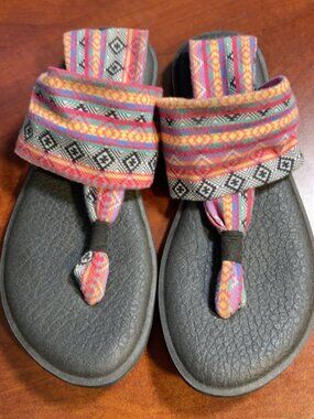 Sanuk Women’s Size 7 Yoga Sling Sandals Multicolor Tribal Print Black Footbed